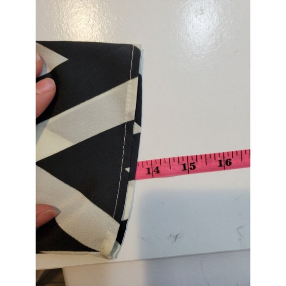 Everly Black & White Geometric Zig Zag Design Quarter Sleeve Mini Dress Sz L - Picture 7 of 8